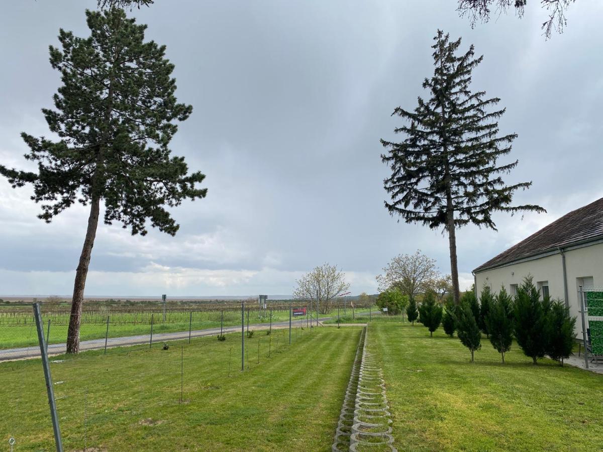 Harol Home & Bike Fertőrákos Exteriör bild
