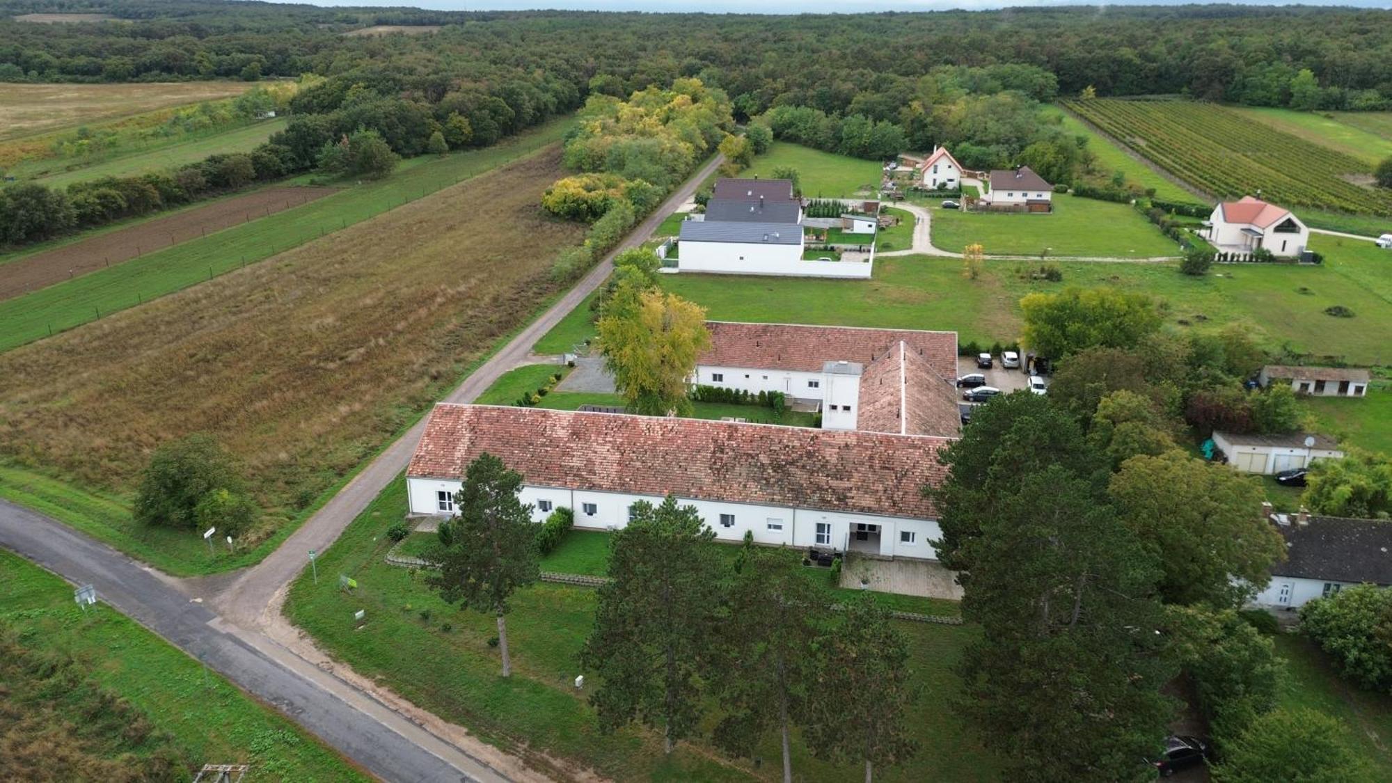 Harol Home & Bike Fertőrákos Exteriör bild